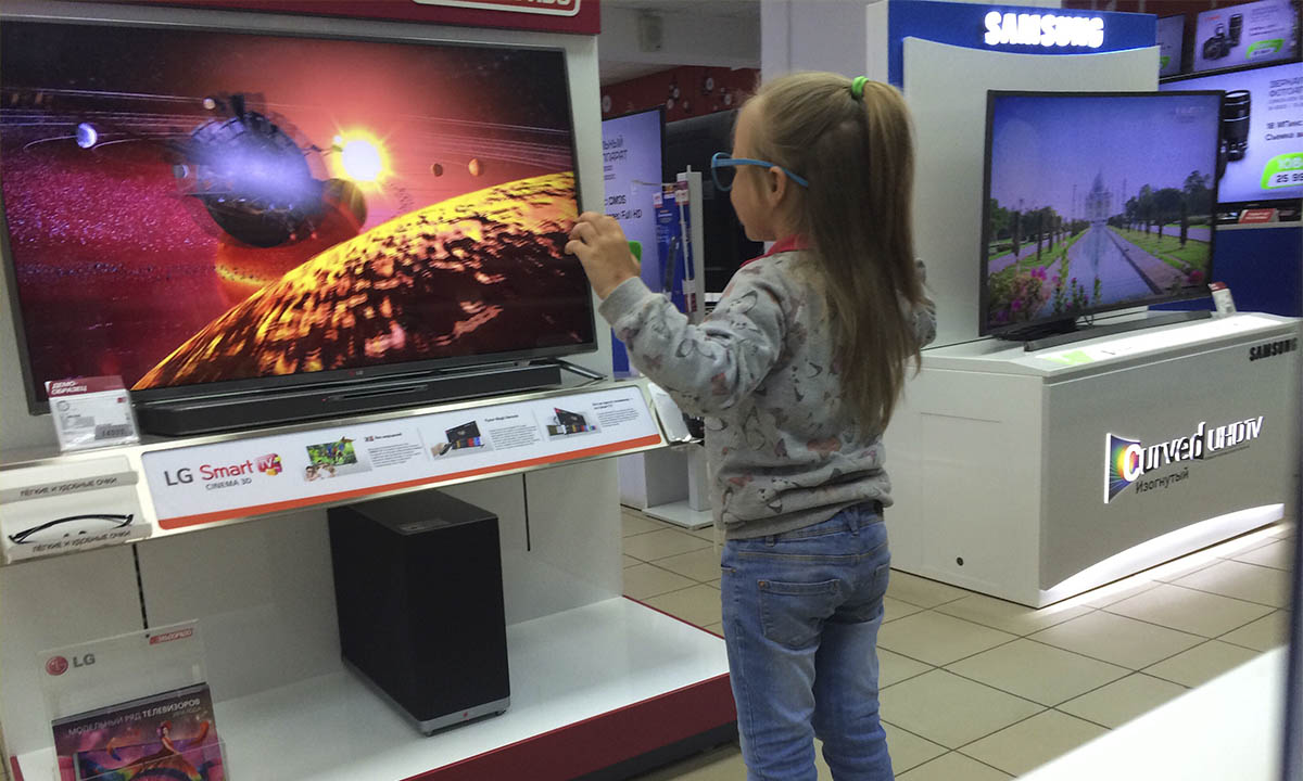 3 razones para comprar un Smart TV (y 3 para comprar un proyector) | 3 razones para comprar un smart TV y 3 para comprar un proyector