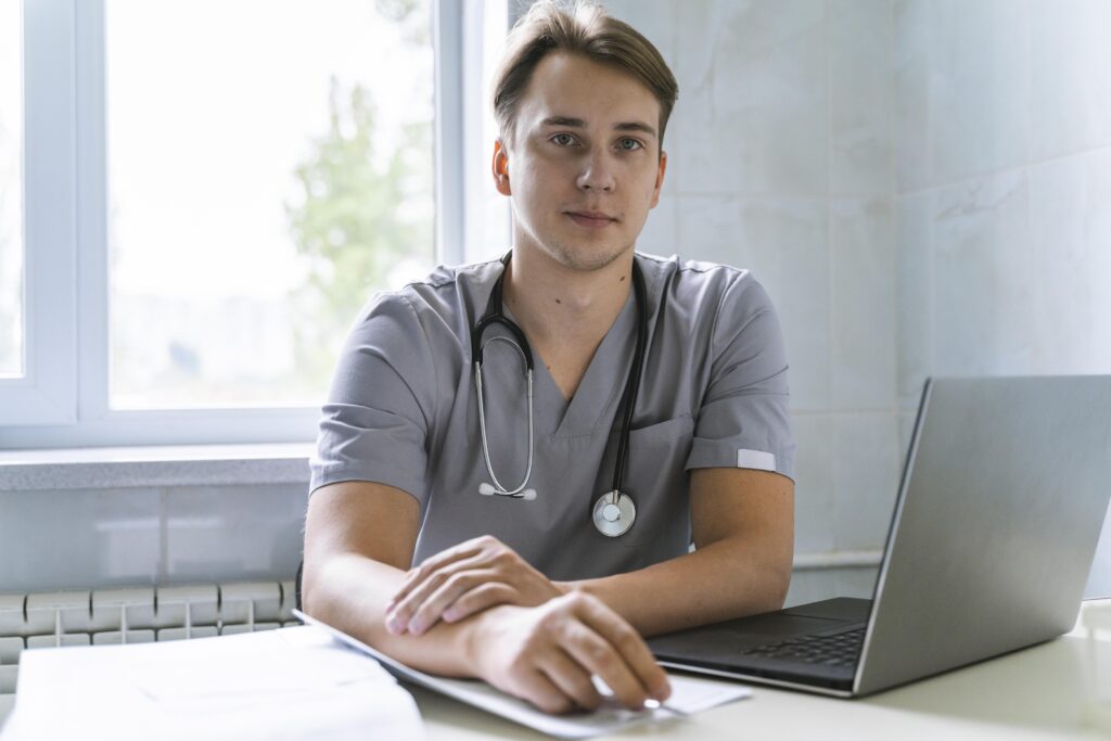 Curso gratuito de auxiliar de enfermería: cómo inscribirse 2 Curso gratuito de auxiliar de enfermería