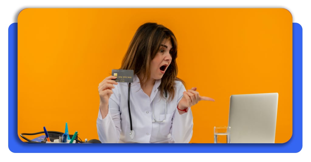 ¿Oferta de trabajo o fraude? Aprende a identificar las señales 3 Aprende a verificar cada oferta de trabajo para evitar caer en estafas. Usa la aplicación Glassdoor para Android o iOS y confía en tu intuición.